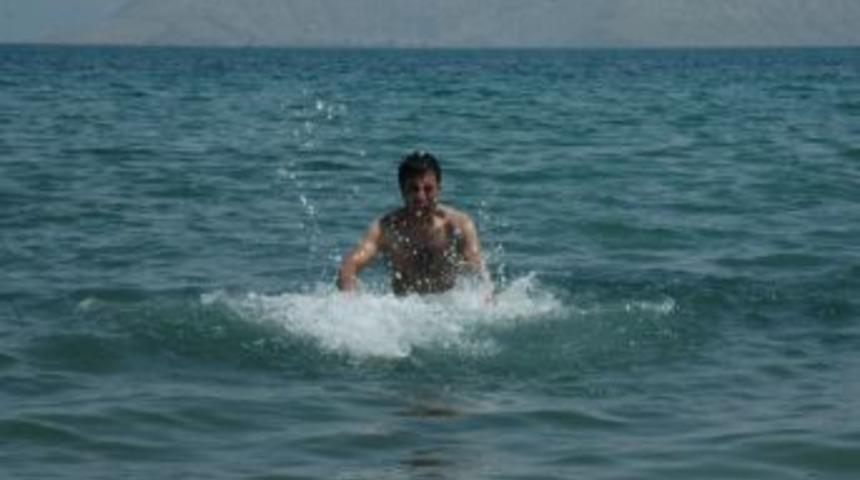 Ramazanda Serinlemek İsteyenler Van G&ouml;l&uuml;&rsquo;ne Akın Ediyor