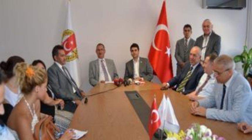 Dp Genel Başkanı Uysal Gazeteciler Cemiyetini Ziyaret Etti