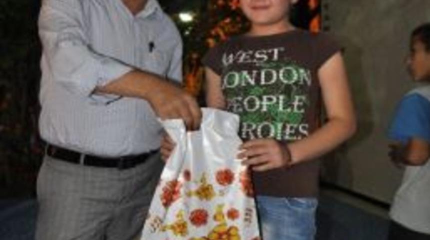 Ramazan &Ccedil;adırında Hacivat-karag&ouml;z G&ouml;sterisi