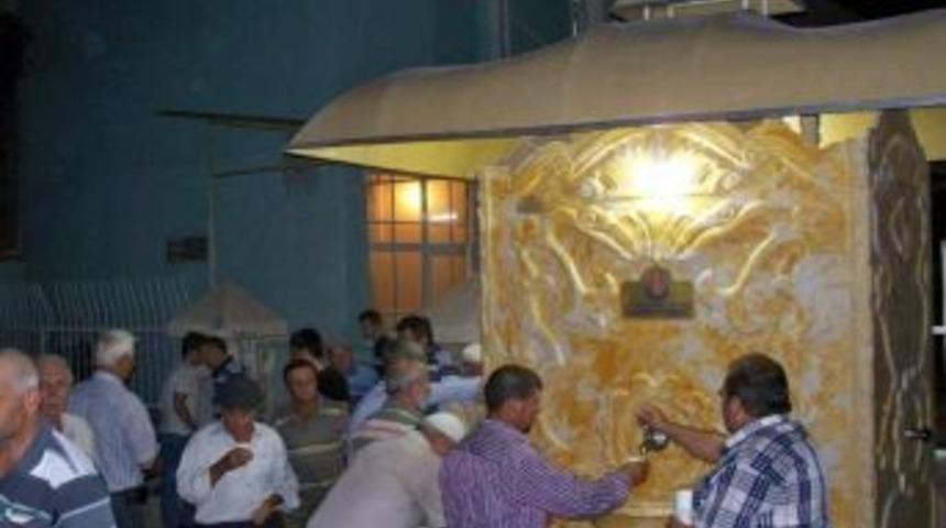 Bu &Ccedil;eşmeden Limonata Akıyor