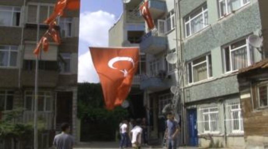 Şehit Er &Uuml;mit Akbaş&rsquo;ın Baba Evine Ateş D&uuml;şt&uuml;