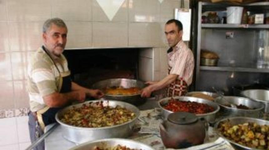 Ramazan'da Tavacılar Dolup Taşıyor