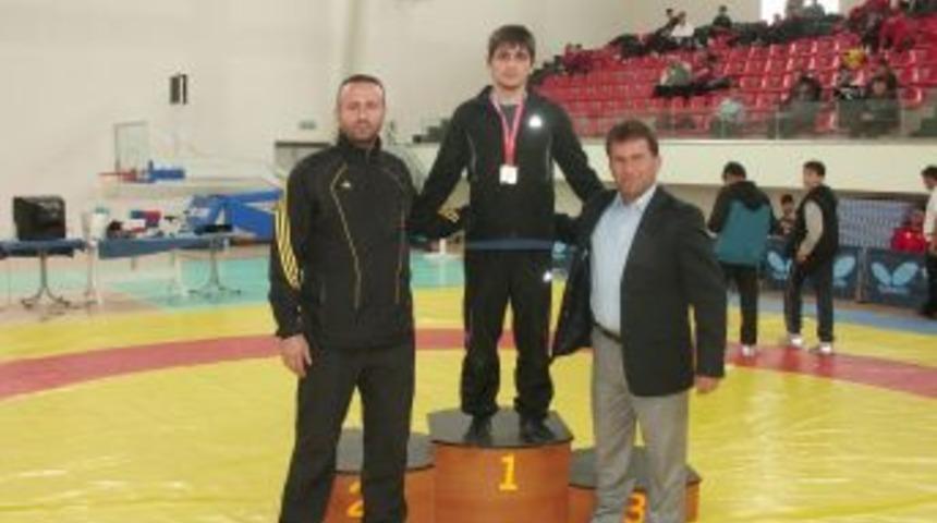 Milli G&uuml;reş&ccedil;i Ensar Karabacak, Avrupa Şampiyonu Oldu