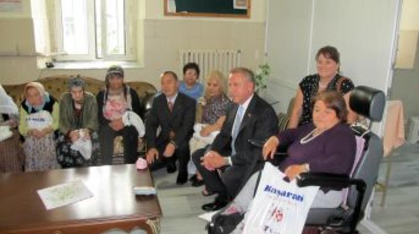 Macar Başkonsolosu Darülaceze’yi Ziyaret Etti