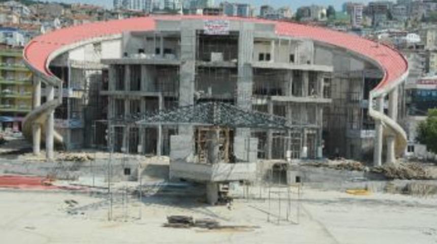 Canik'in Ay-yıldız Binası Boy G&ouml;steriyor