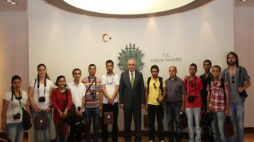 &Ccedil;orum Valisi &Ccedil;akır'dan Gazetecilere Destek