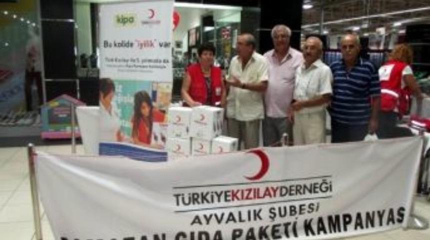 T&uuml;rk Kızılayı Ayvalık Şubesi Ramazan Yardımlarını S&uuml;rd&uuml;r&uuml;yor