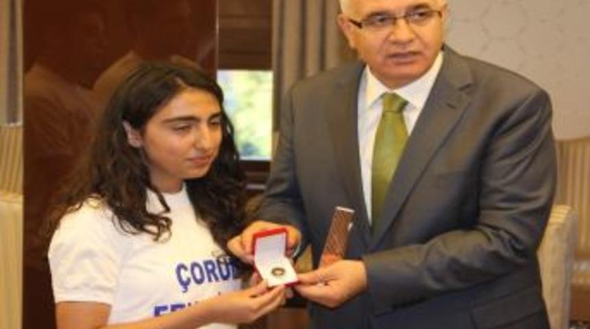 Vali Çakır’dan Lys’de Dereceye Girenlere Altın