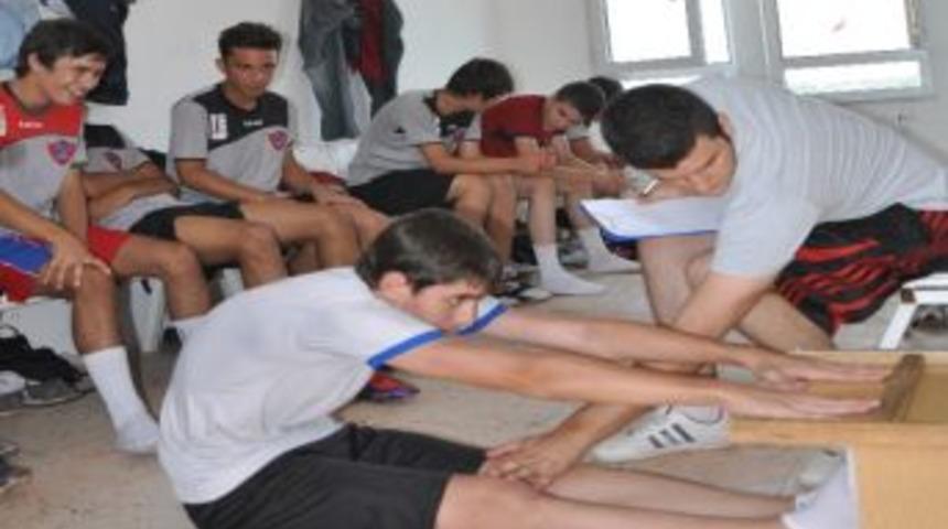 Karab&uuml;kspor'un A2 Ve Alt Yapı Sporcuları, Testten Ge&ccedil;irildi