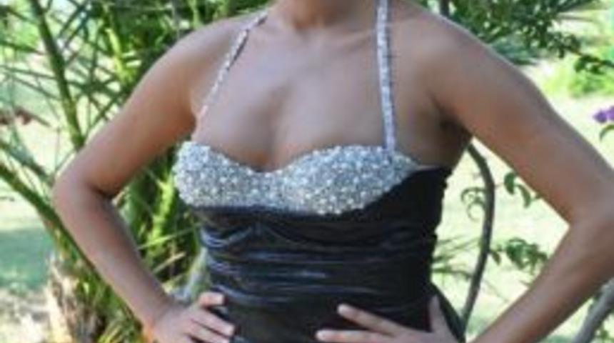 Tuğba &Ouml;zay&rsquo;ın Y&uuml;rek Hoplatan Klibi 50 Bin Dolara Mal Oldu