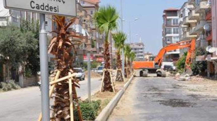 &Ccedil;etin Eme&ccedil; Caddesi g&uuml;zelleşiyor