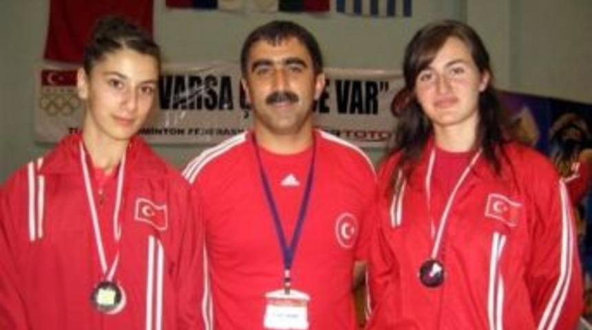 Erzincanlı Badmintoncular D&uuml;nya Şampiyonası İ&ccedil;in Japonya&rsquo;ya Gidiyor