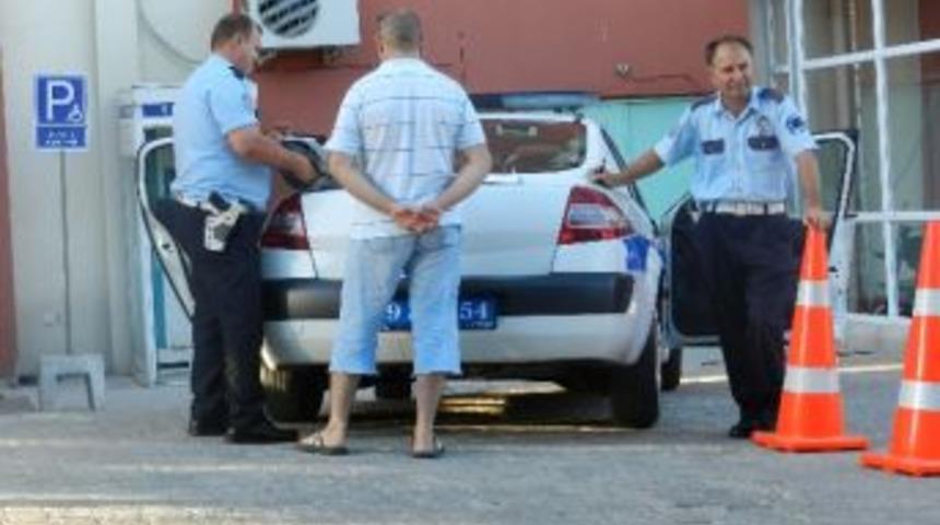 Seyir Halindeki Motosikletten D&uuml;şt&uuml;