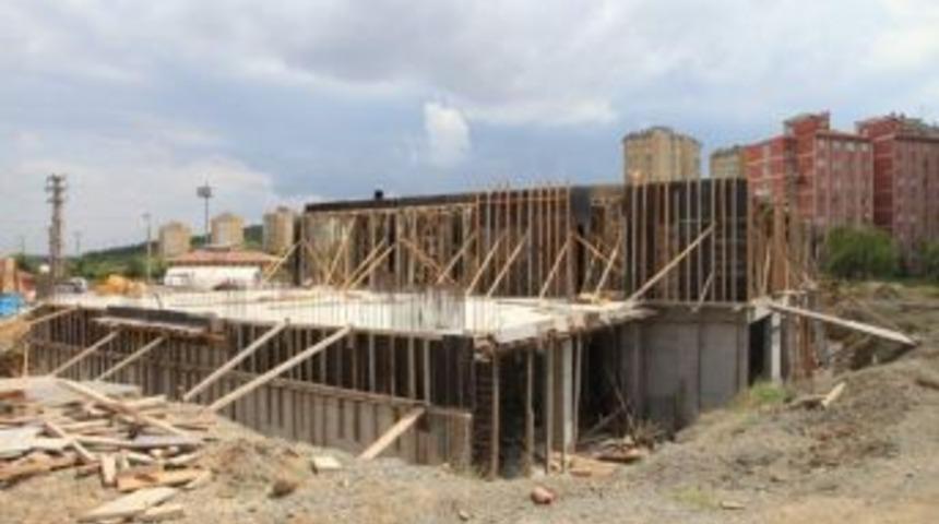 &Ccedil;ayırova'da Sgk İnşaatı S&uuml;r&uuml;yor
