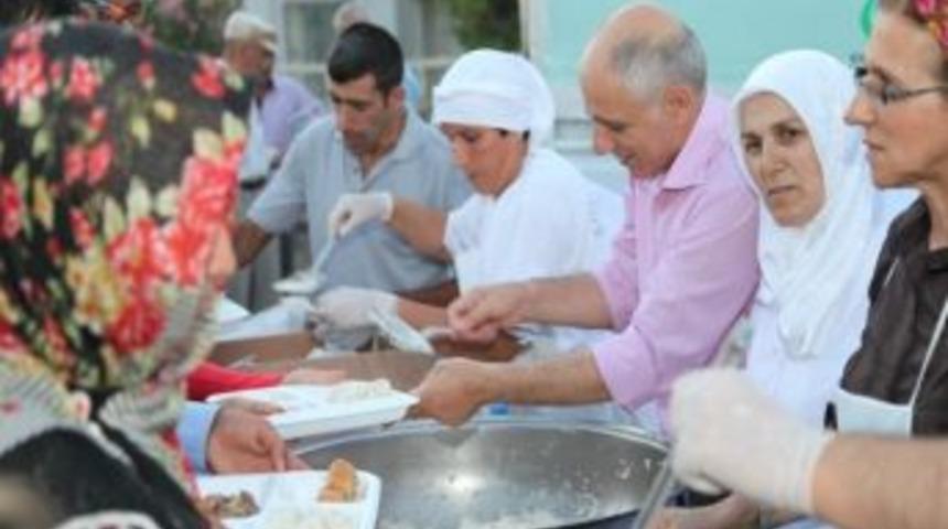 &Ccedil;ayırovalılar İftarda Buluştu
