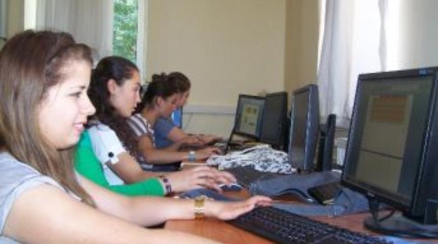 Korkuteli Hem&rsquo;in Bilgisayar Kurslarına Yoğun İlgi