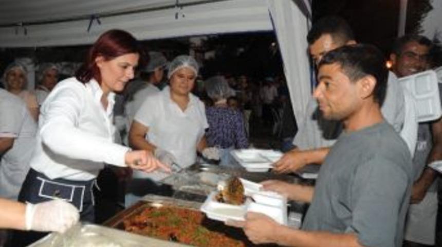 Bayan Başkan, Kemerlilere Analık Yaptı