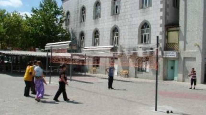 Yaz Kuran Kursu Öğrencileri Eğitimlerin Yanında Spor Da Yapıyor