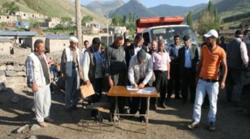 Arazi Davasının &Ccedil;&ouml;z&uuml;m&uuml; İ&ccedil;in İmza Kampanyası Başlattılar