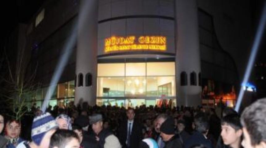 M&uuml;jdat Gezen'in Kapattığı K&uuml;lt&uuml;r Sanat Merkezi'ni Chp'li Belediye 4,8 Milyona Geri Almaya Hazırlanıyor