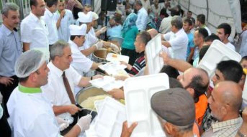 İlkadım'da Iftar &Ccedil;adırı Geleneği Devam Ediyor