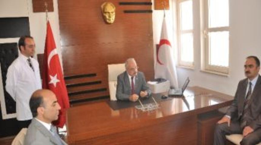 Erzincan Valisi Selman Yenig&uuml;n, Yaralı Askerleri Ziyaret Etti