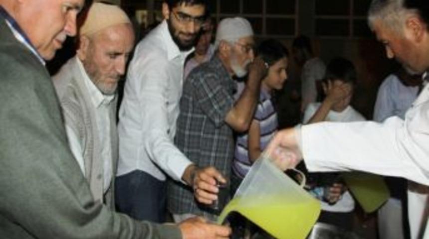 Teravih Sonrası Limonata Servisi