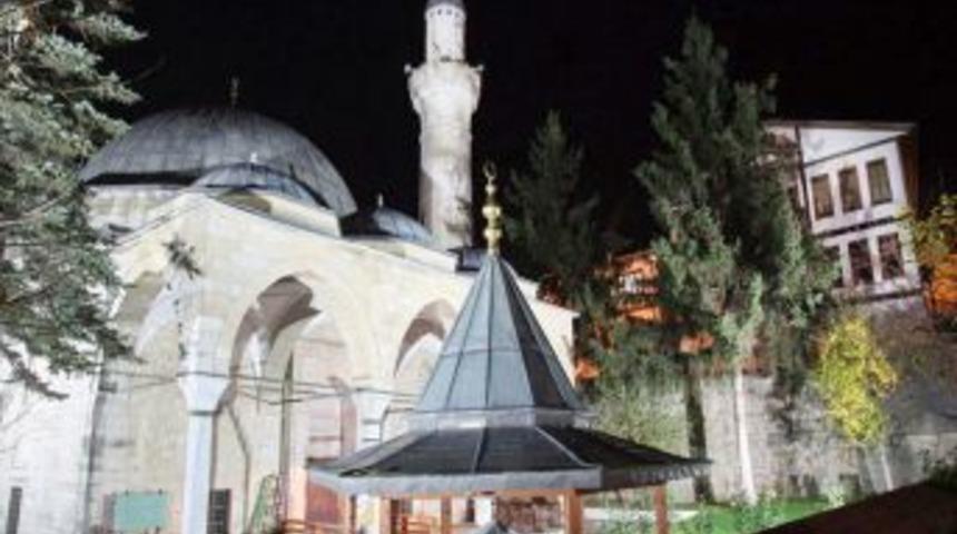 M&uuml;mk&uuml;nl&uuml;&rsquo;de 495 Yıllık Cami Ilgi Odağı