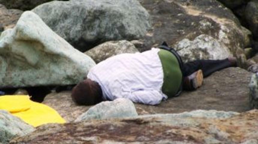 Sürmene’de Sahilde Bir Ceset Bulundu