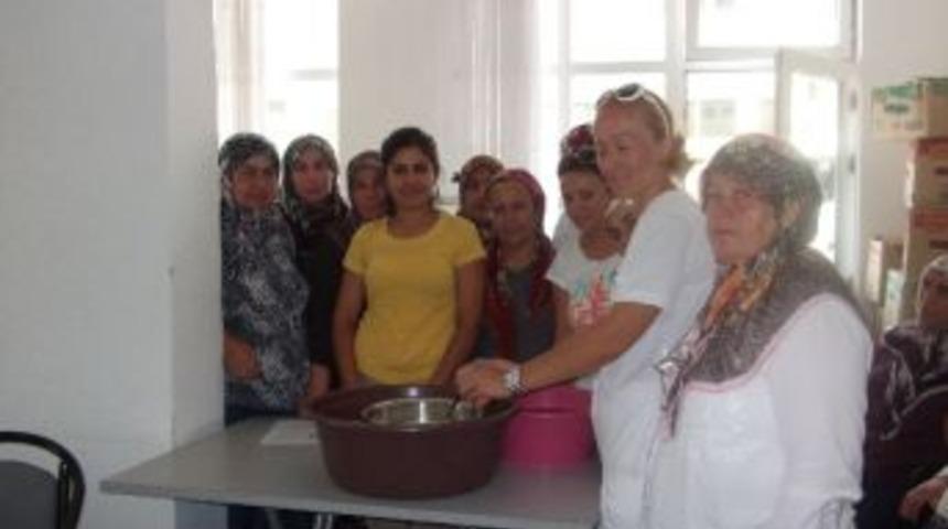 Evlerde Peynir Yapma Toplantısı Yapıldı