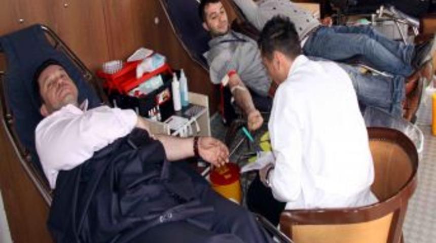 Kızılay: G&uuml;nd&uuml;z Oru&ccedil; Tutanlar Akşam Kan Verin, &Ccedil;ifte Sevap Kazanın