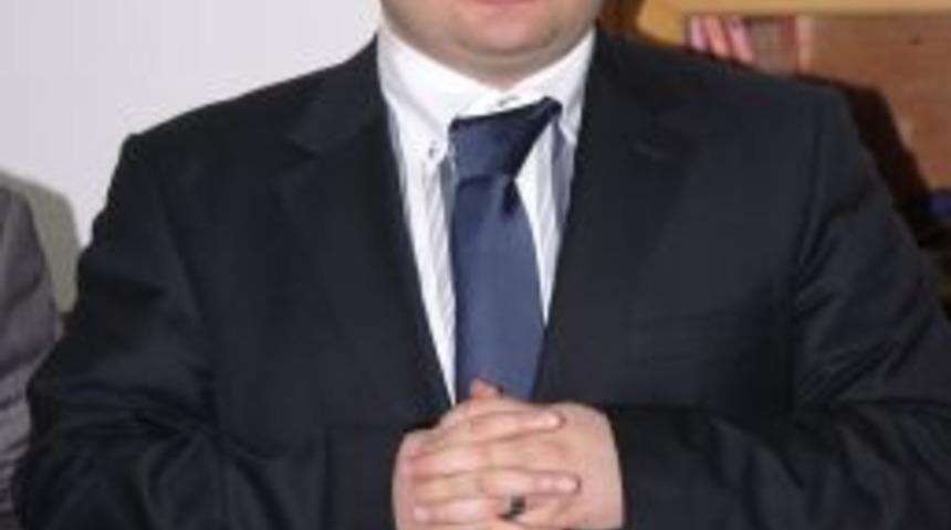 İftar Ve Sahurda Fır&ccedil;alanan Dişler Ağız Kokusunu &Ouml;nl&uuml;yor