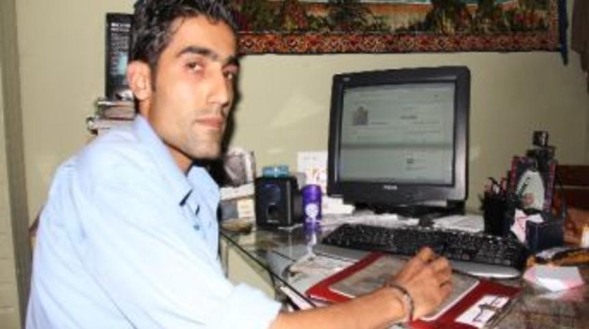 &Uuml;rettiği Ayakkabıları İnternette Satıyor