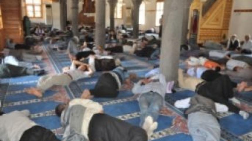 Klimalı Camilere Akın