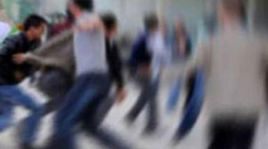 Mağazadan kız ka&ccedil;ırma girişimi