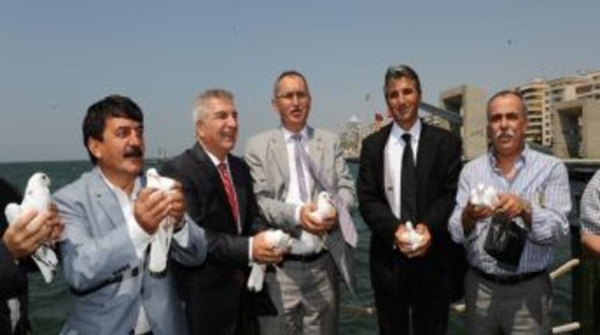 Karşıyaka Belediyesi Basın &Ouml;zg&uuml;rl&uuml;ğ&uuml; &Ouml;d&uuml;l&uuml; Nedim Şener'e Verildi