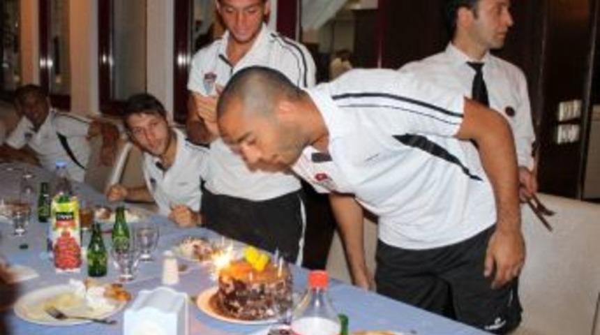 Kaleci Faruk Karaman&rsquo;a Doğum G&uuml;n&uuml; Kutlaması