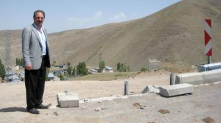 Tekedereliler Yollarının Asfaltlanmasını Istiyor