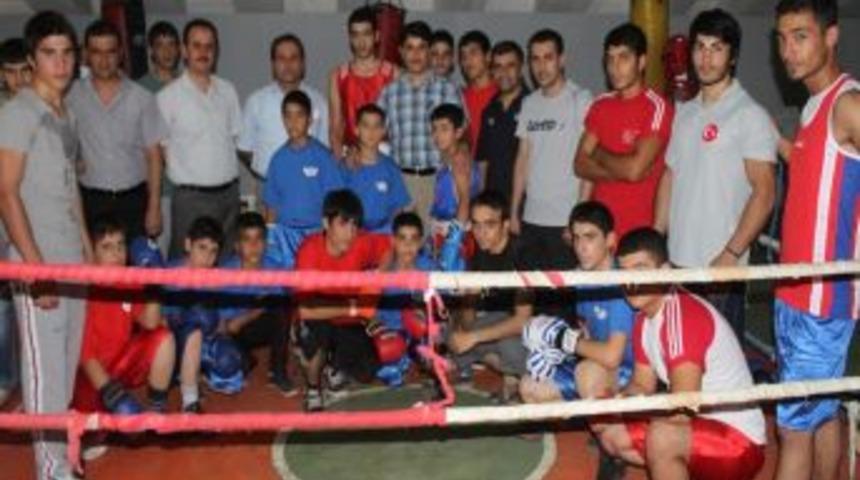 Cizre&rsquo;de Gen&ccedil;ler Camiden &lsquo;Kick Boks&rsquo;a Gidiyor