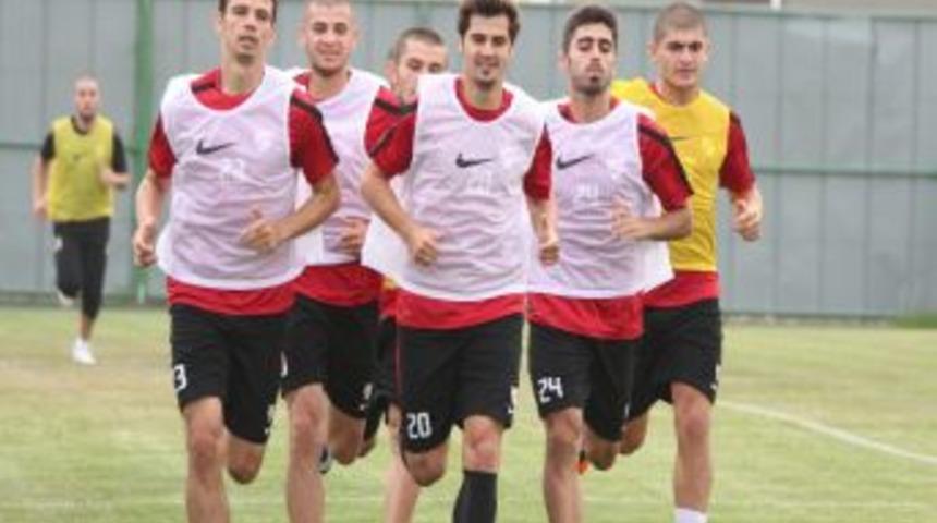 Serhat G&uuml;ller: &Ouml;nceliğimiz Orta Saha Ve Stoper