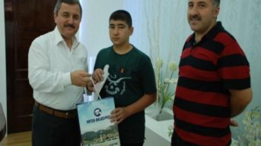 Başkan Anlayan'dan Ordu 1.si Yunus Emre'ye 5 &Ccedil;eyrek Altın