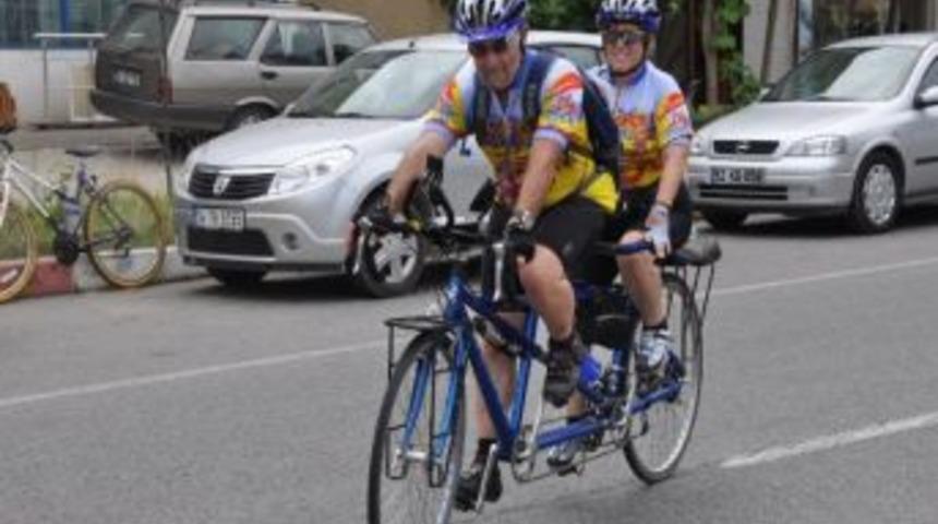 Als Hastalığına Pedal &Ccedil;evirerek Dikkat &Ccedil;eken Amerikalı &Ccedil;ift Ordu'da