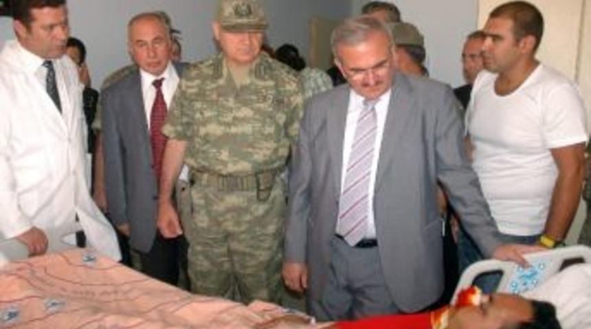 Yaralı Askerlere Ge&ccedil;miş Olsun Ziyareti