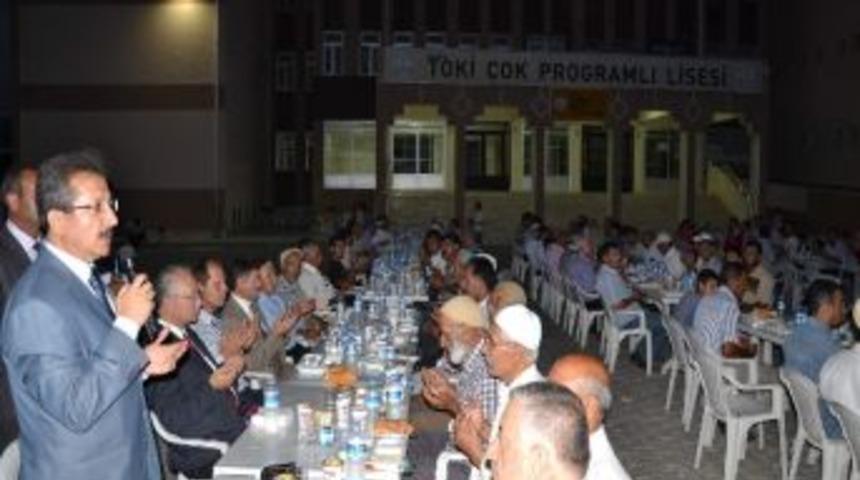 Vali Daşöz Vatandaşlarla İftar Açtı