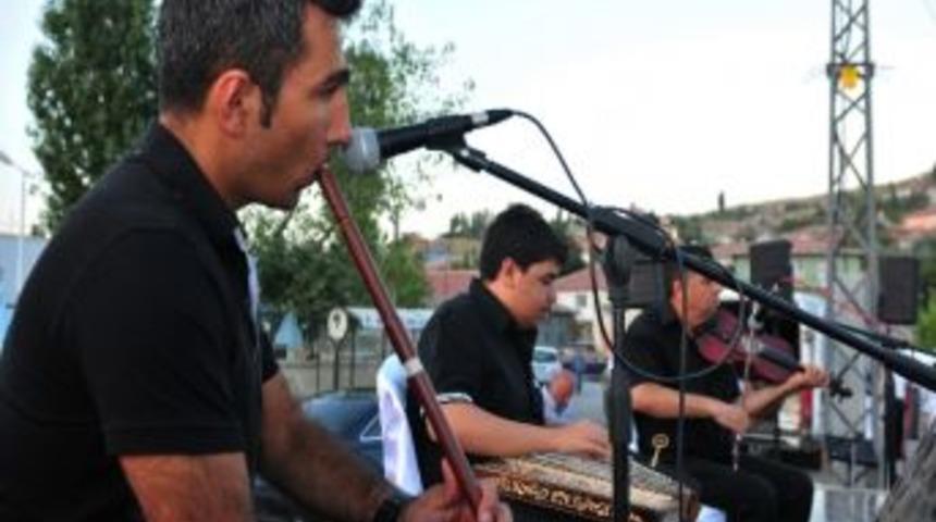 Kultud&uuml;ğ&uuml;nl&uuml;ler Mahalle İftarında Buluştu