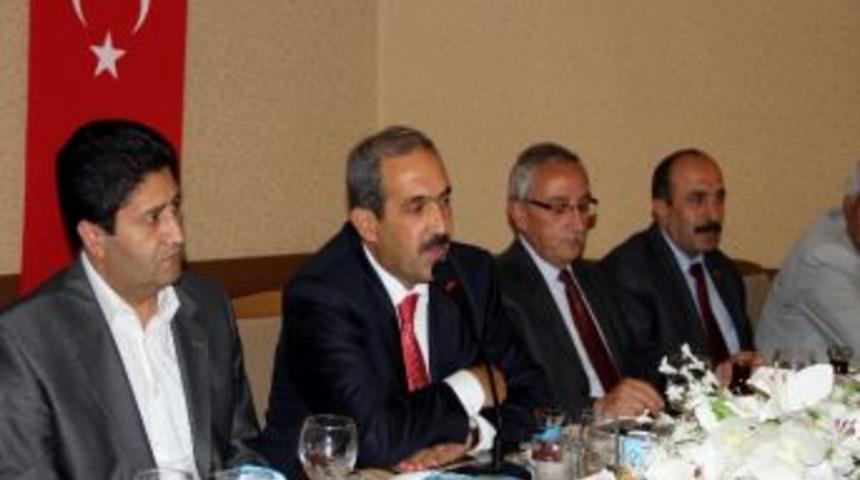 Belediye Birim M&uuml;d&uuml;rleri İtfarda Bir Araya Geldi