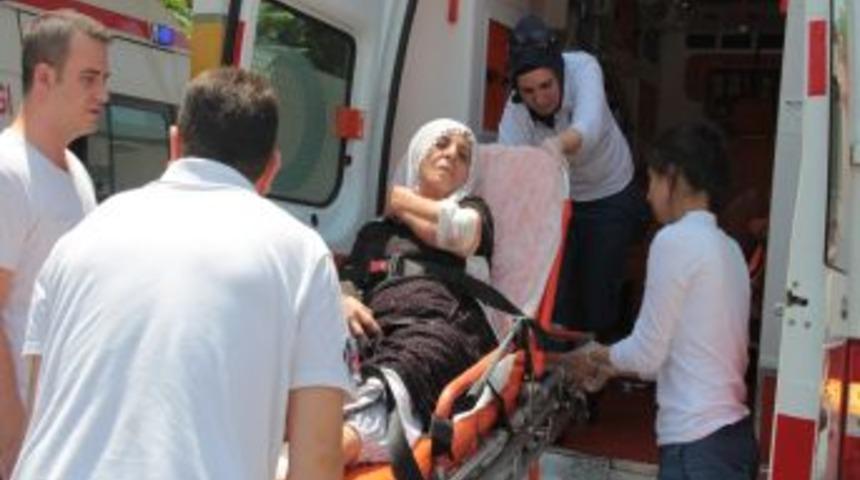 Tartıştığı Annesini Bı&ccedil;akladı