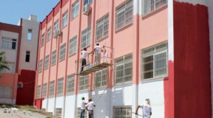 Belediye, Okulların Dış Cephesini &Uuml;cretsiz Boyuyor