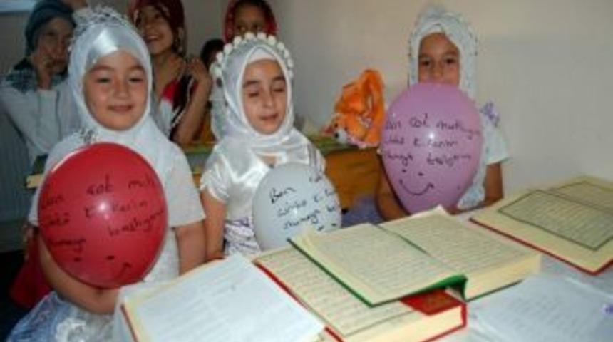 Boz&uuml;y&uuml;k&rsquo;te K&uuml;&ccedil;&uuml;k Yaşta Kur&rsquo;an-ı Kerim&rsquo;e Ge&ccedil;en &Ouml;ğrenciler İ&ccedil;in Kutlama Programı D&uuml;zenlendi