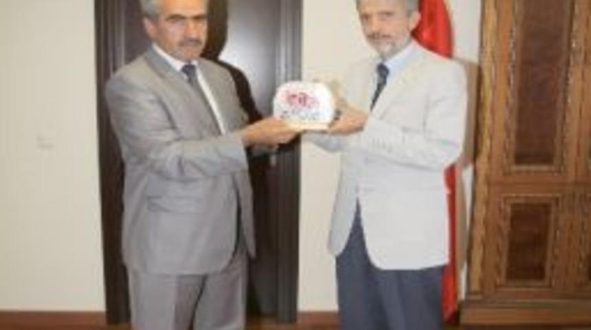 Başkan Tuna&rsquo;ya &Ccedil;ankırılılar Derneği&rsquo;nden Teşekk&uuml;r Plaketi&hellip;